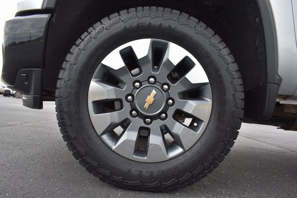 Used 2023 Chevrolet Silverado 2500 Custom w/ Custom Value Package image 16