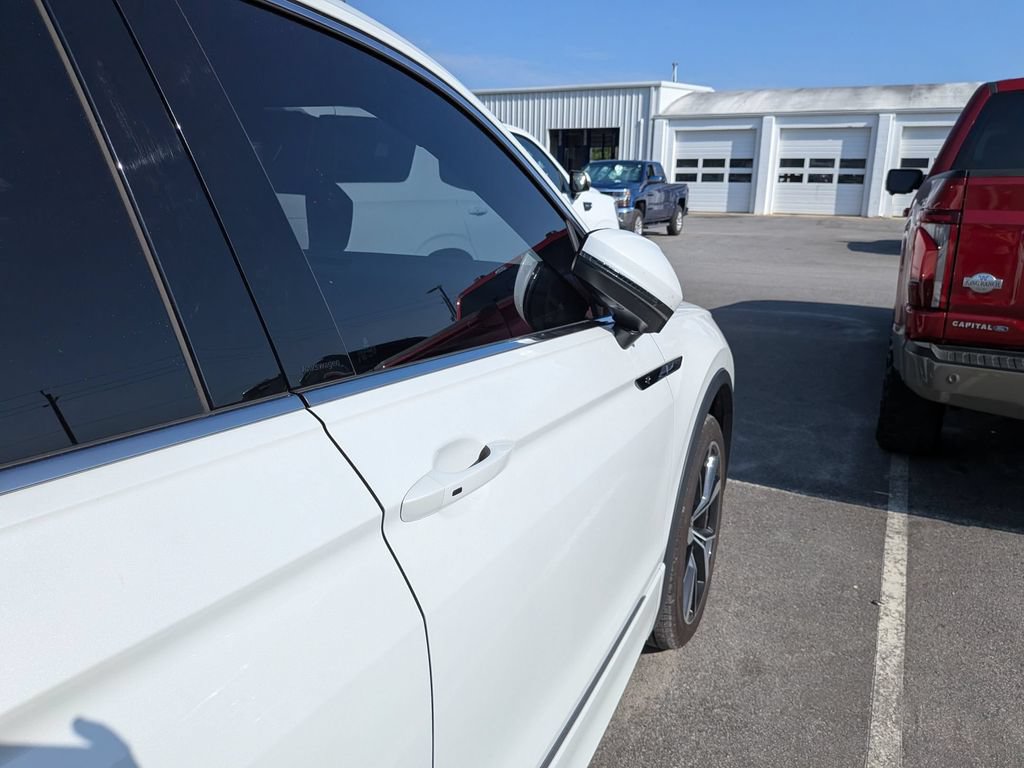 Used 2024 Volkswagen Tiguan SEL R-Line AWD/4WD image 11