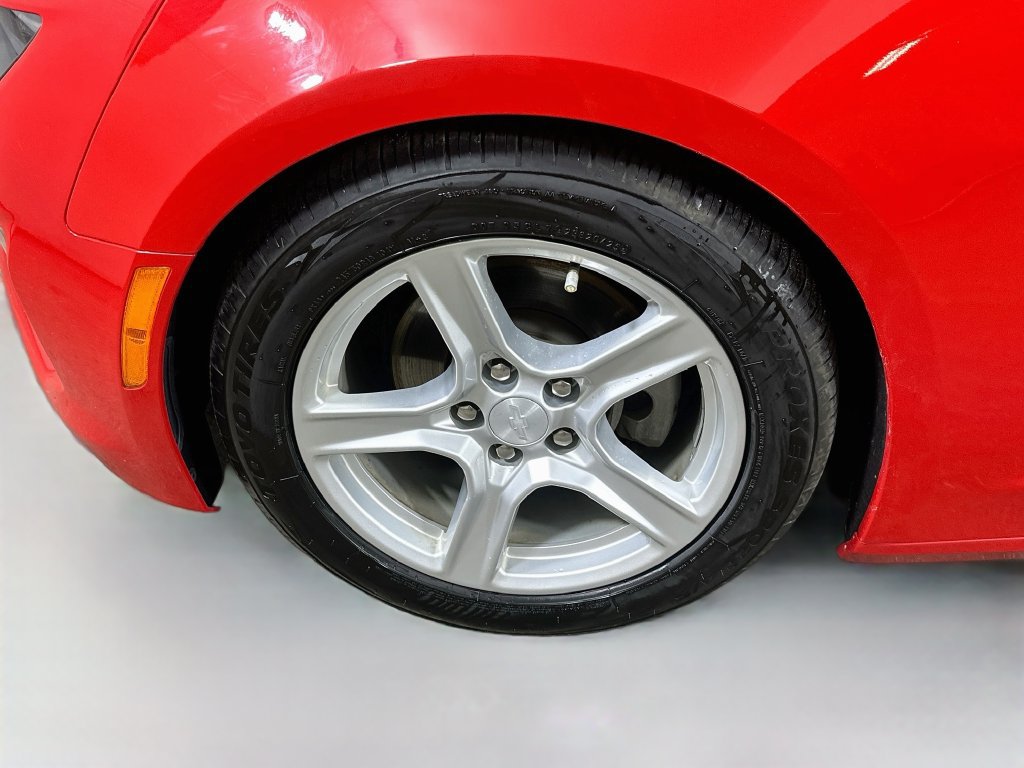 Used 2019 Chevrolet Camaro LT RWD image 8
