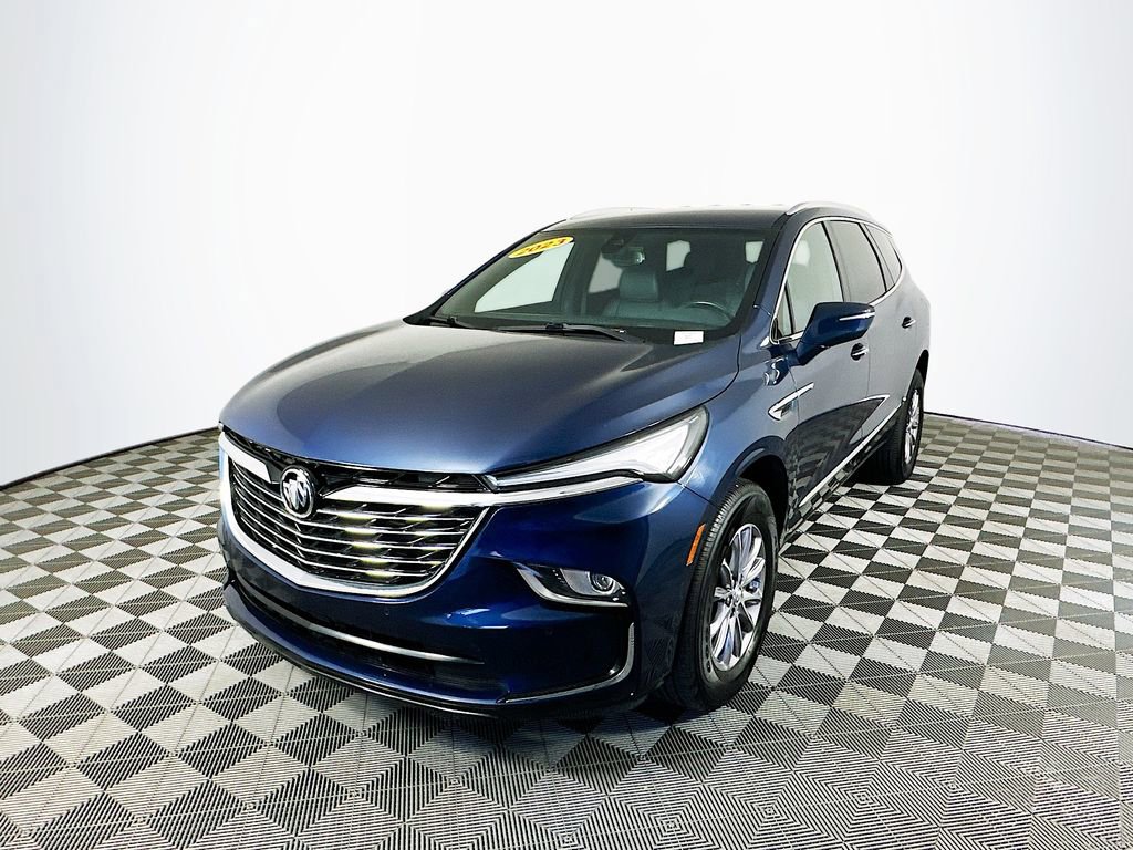 Used 2023 Buick Enclave Essence image 4