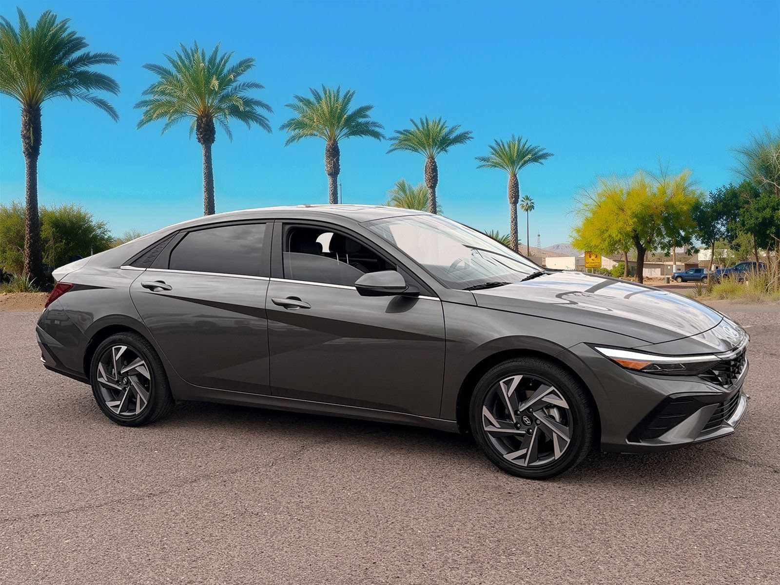 Used 2025 Hyundai Elantra Limited FWD image 7