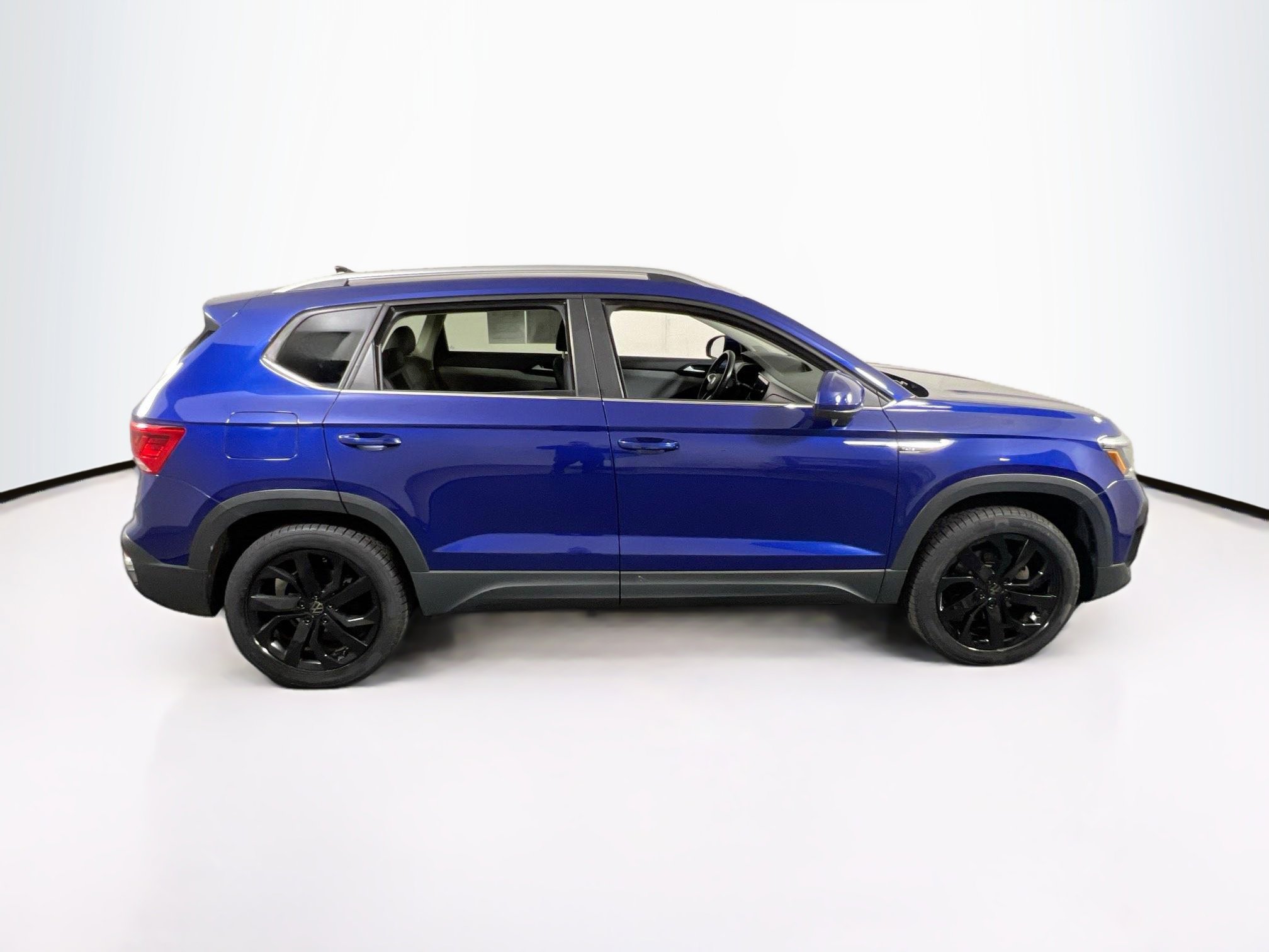 Used 2023 Volkswagen Taos SE image 4