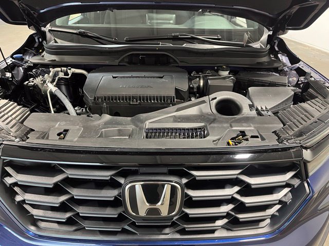 Used 2025 Honda Pilot Sport image 9
