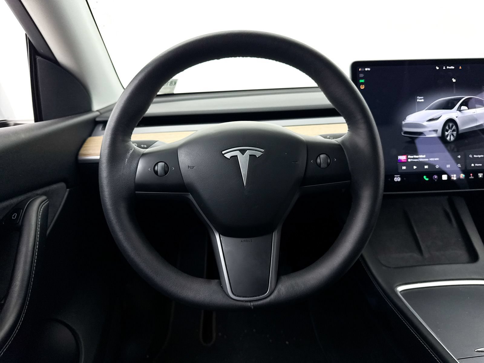 Used 2022 Tesla Model Y Long Range AWD/4WD image 3