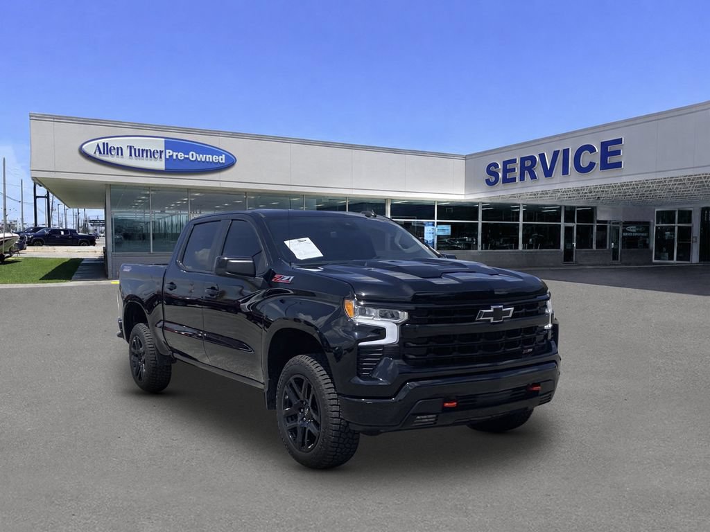 Used 2024 Chevrolet Silverado 1500 LT Trail Boss w/ Convenience Package II AWD/4WD image 2