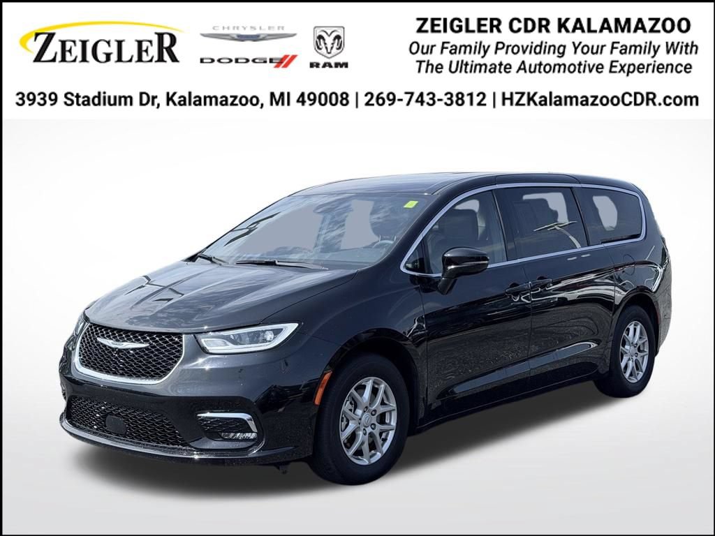 Certified 2025 Chrysler Pacifica Select FWD image 1