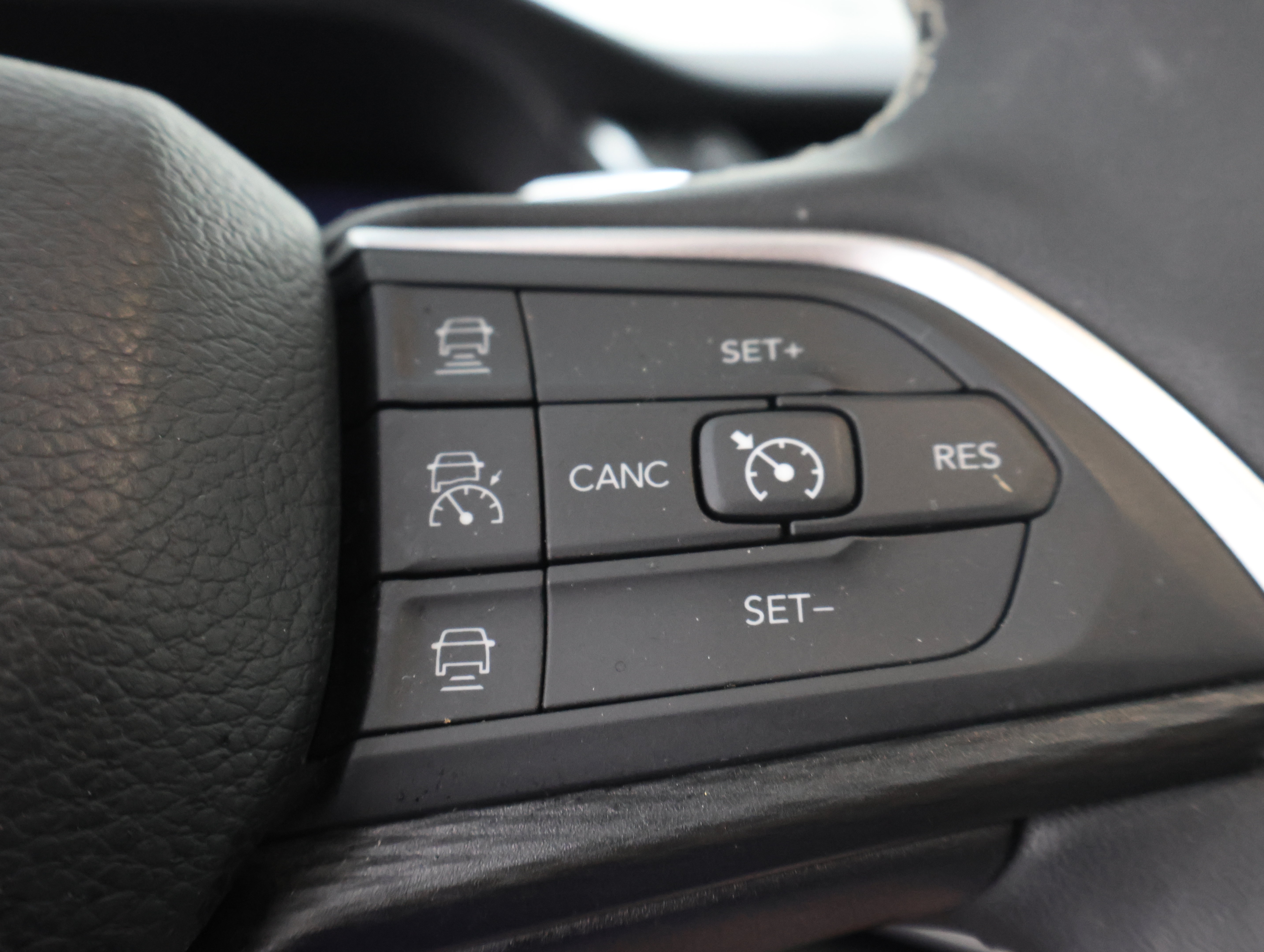 Used 2025 Jeep Grand Cherokee L Altitude AWD/4WD image 16