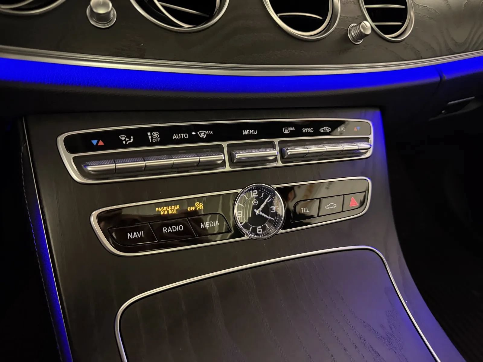 Used 2018 Mercedes-Benz E 300 4MATIC image 25