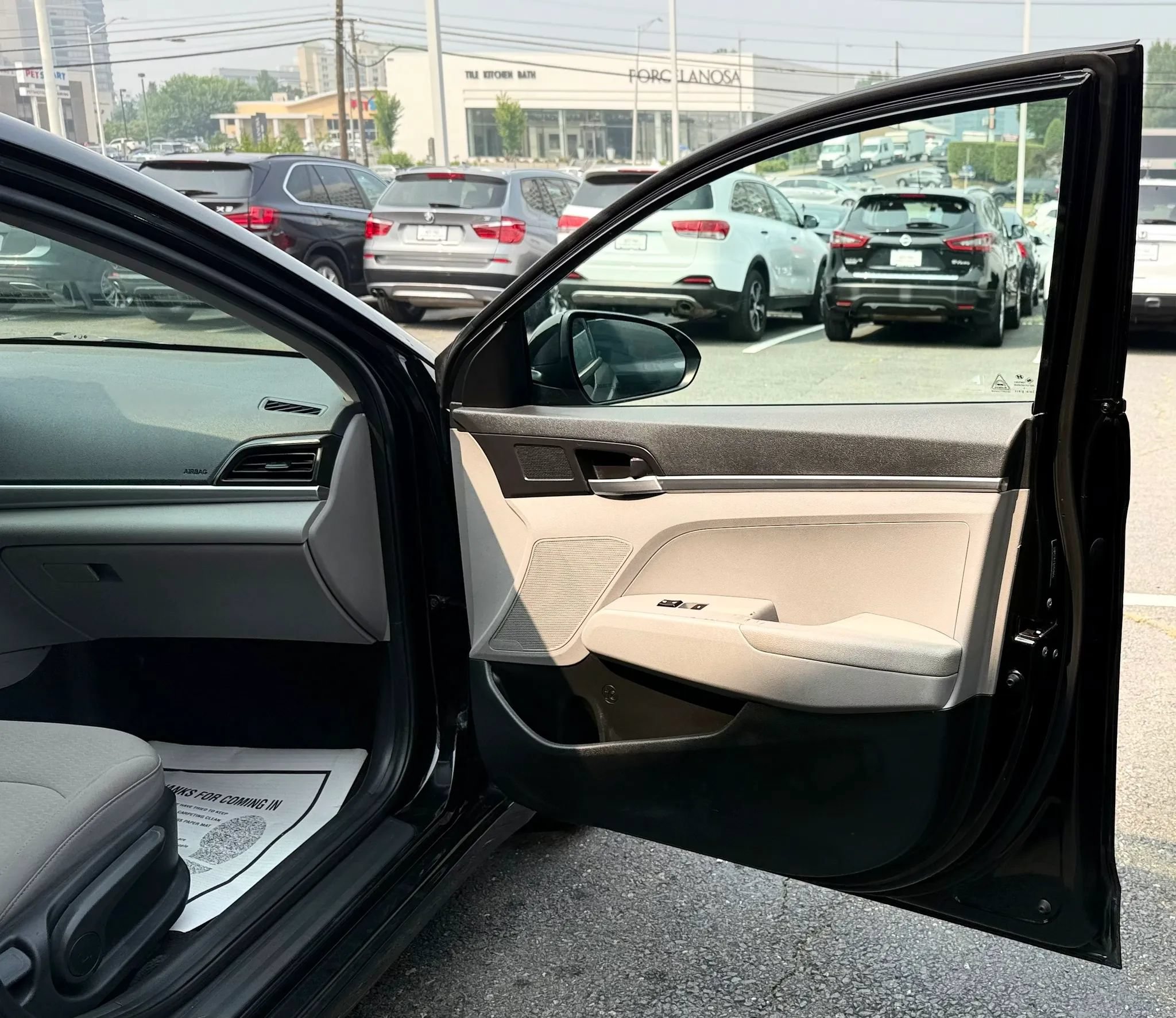 Used 2020 Hyundai Elantra SE FWD image 29
