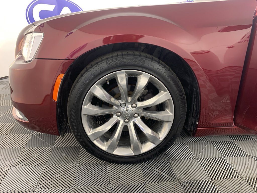 Used 2019 Chrysler 300 Limited image 12