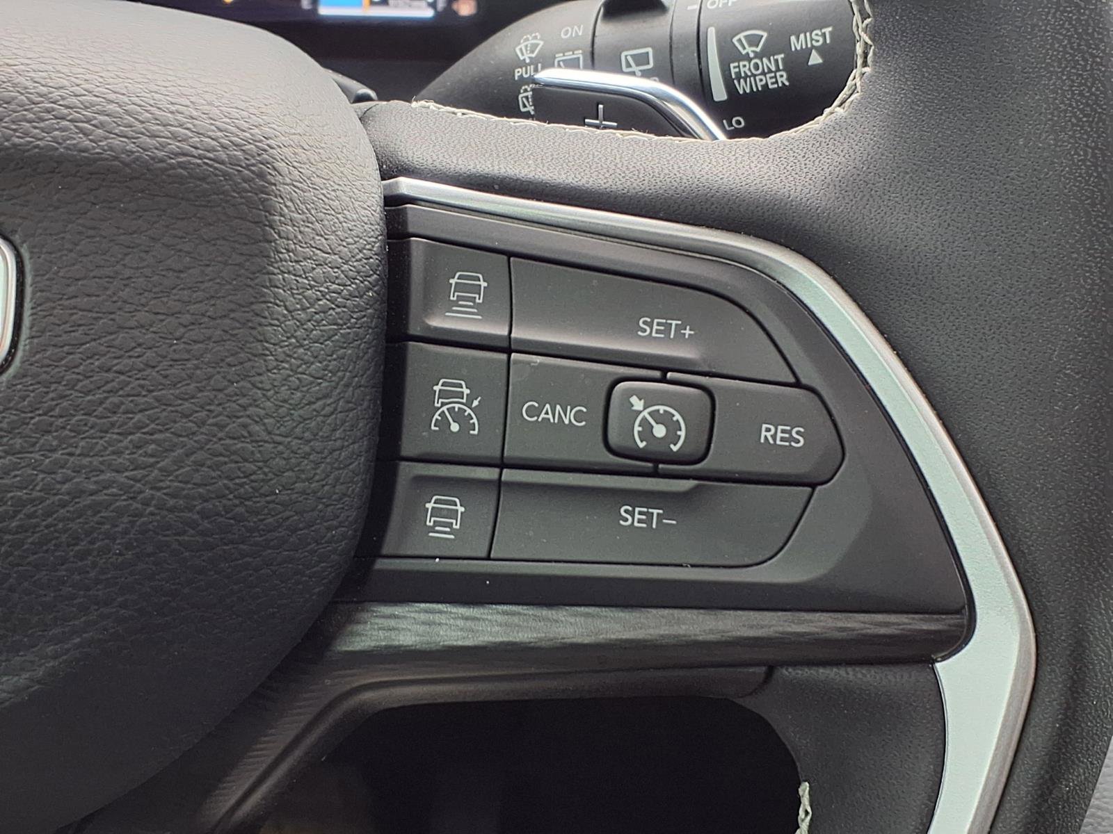 Used 2024 Jeep Grand Cherokee Altitude AWD/4WD image 18