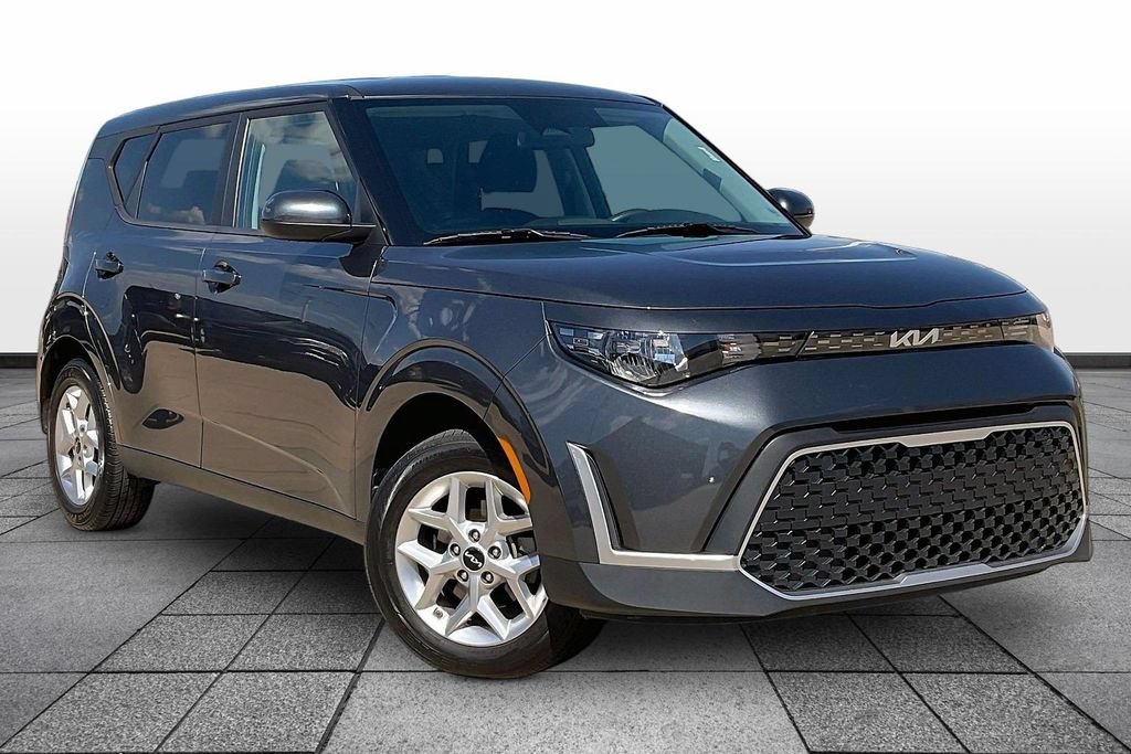 Used 2024 Kia Soul LX w/ Option Group 015 FWD image 2
