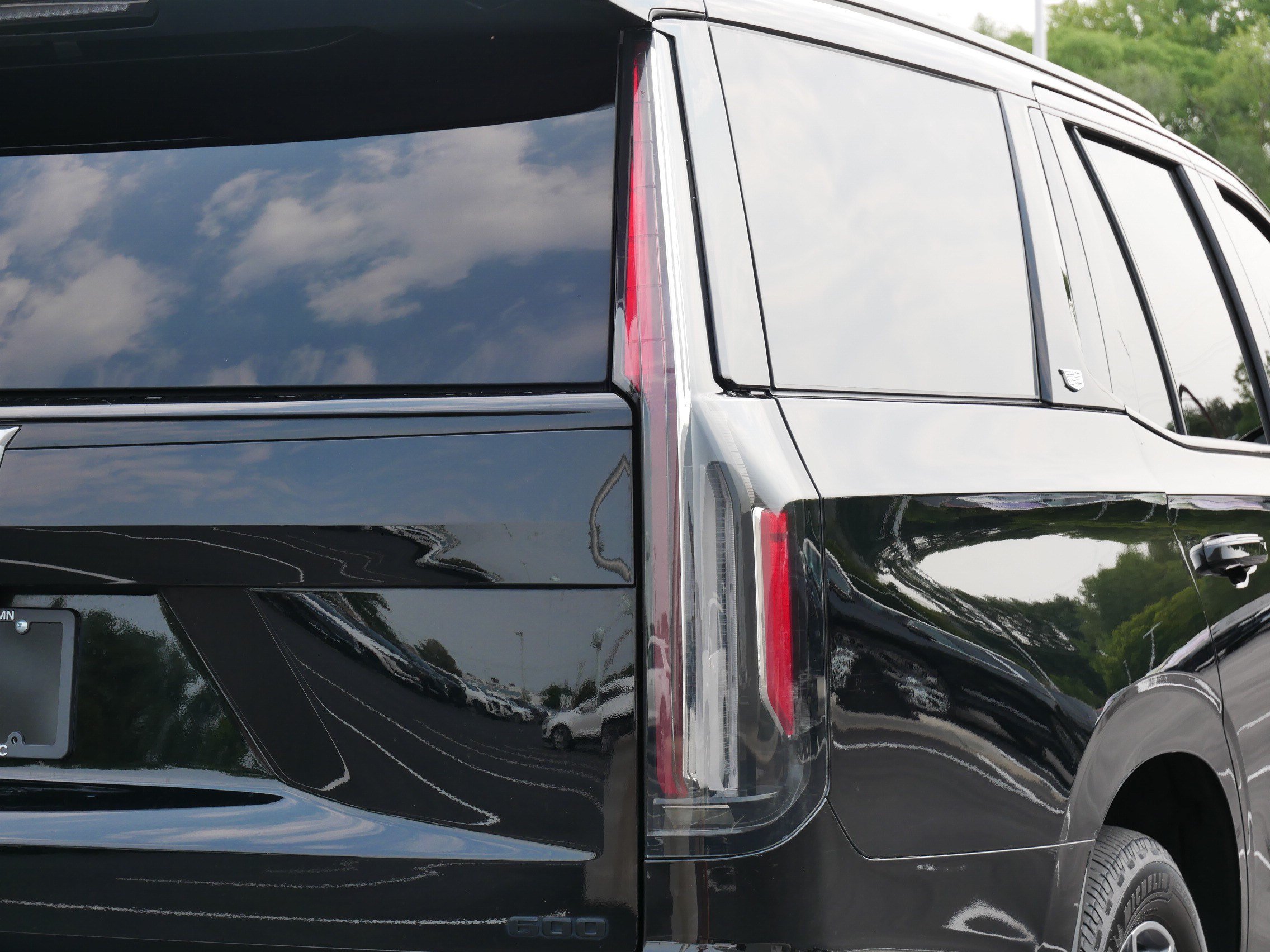 Used 2022 Cadillac Escalade Sport w/ LPO, ONYX Package AWD/4WD image 18