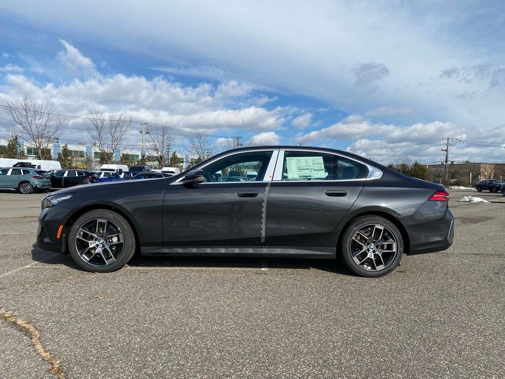 New 2026 BMW 530i xDrive w/ Convenience Package AWD/4WD image 4