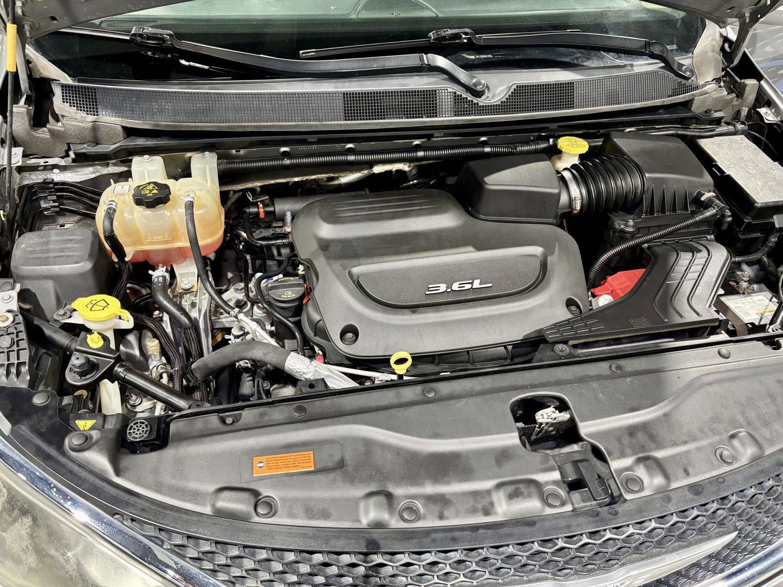 Used 2017 Chrysler Pacifica Limited w/ UConnect Theater Package image 32