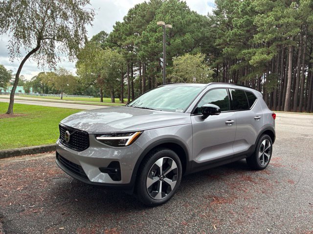 New 2026 Volvo XC40 B5 Plus w/ Protection Package Premier AWD/4WD image 9