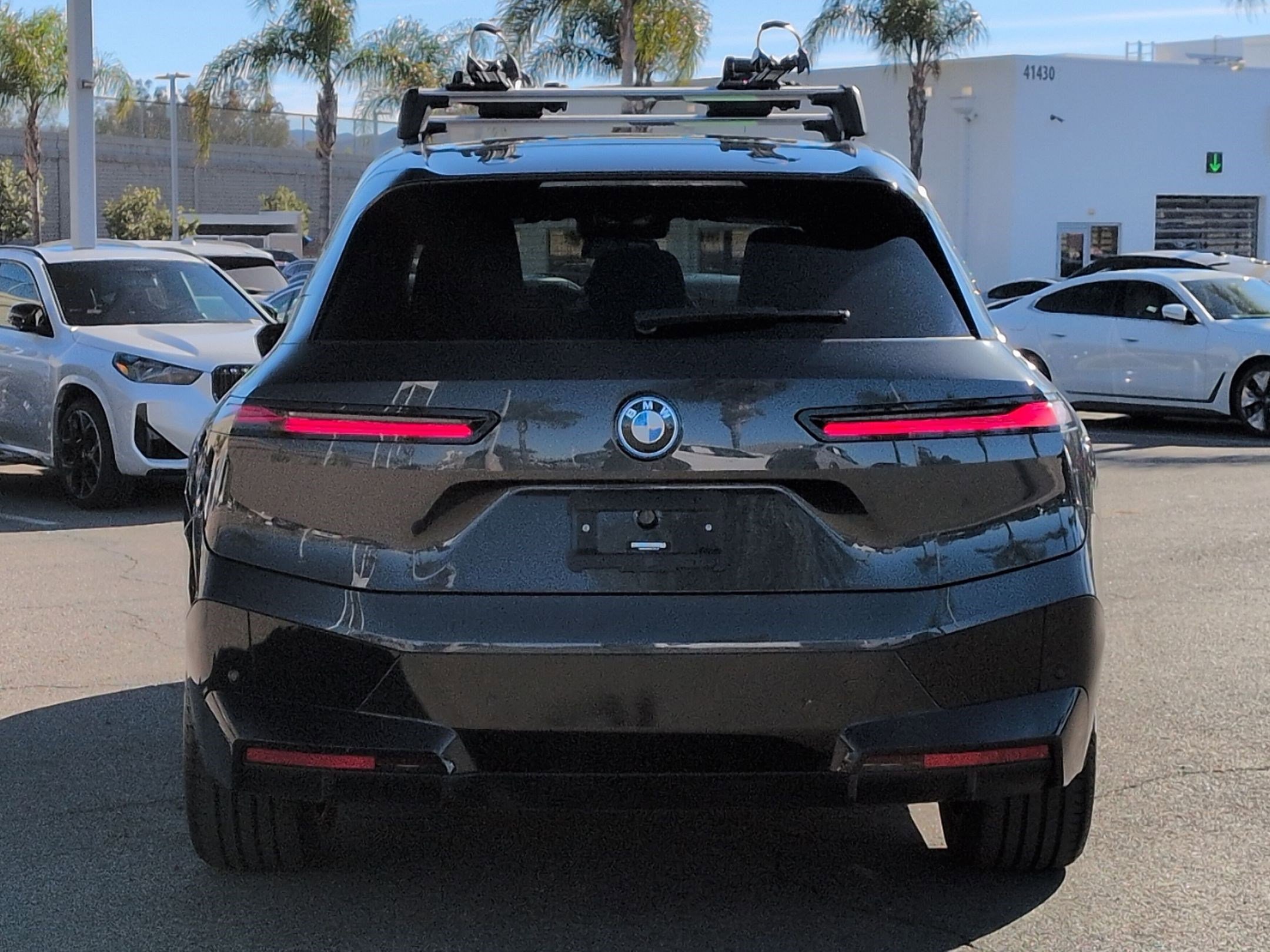 Used 2022 BMW iX xDrive50 w/ Premium Package image 9