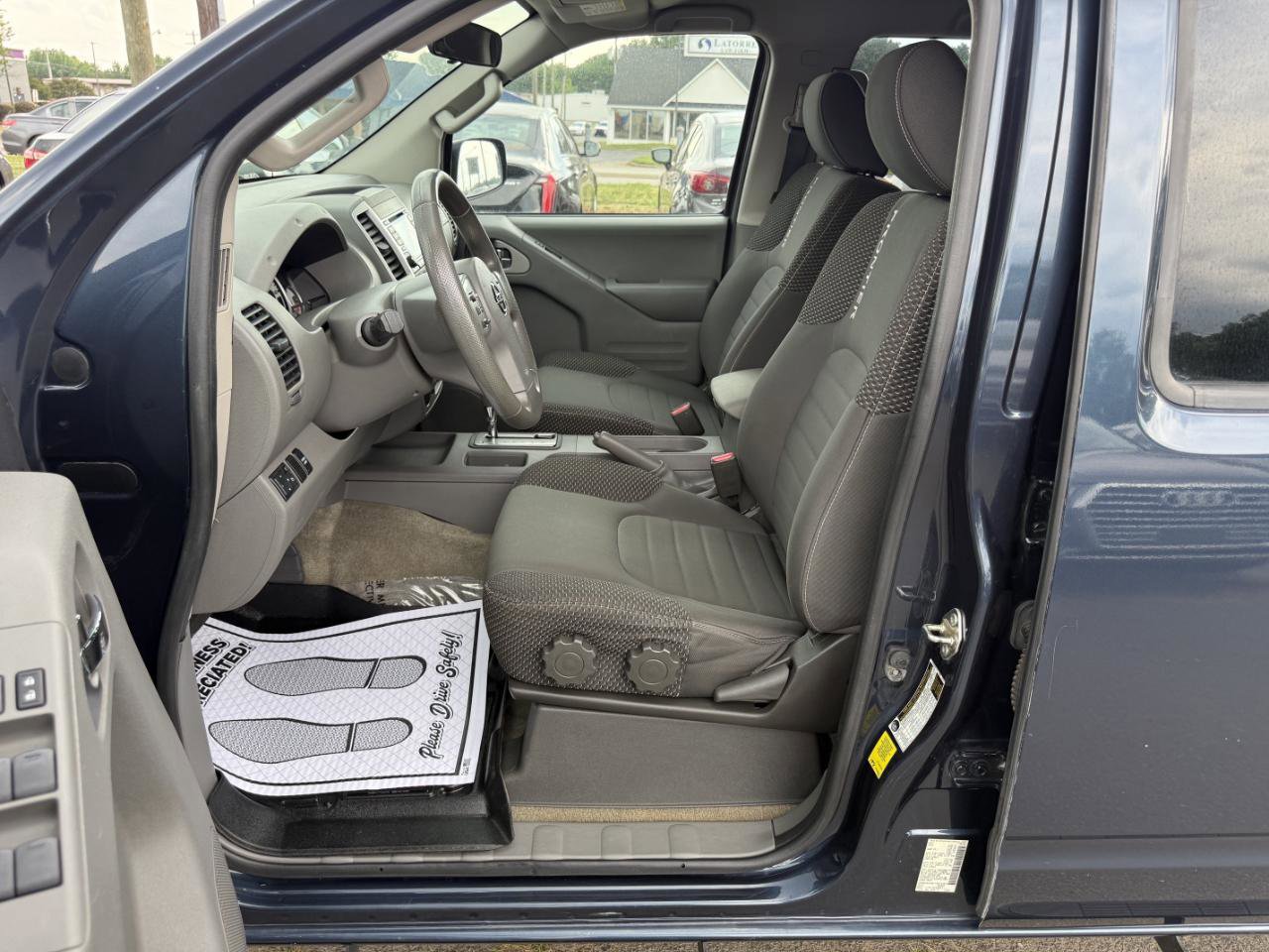Used 2017 Nissan Frontier Desert Runner RWD image 9