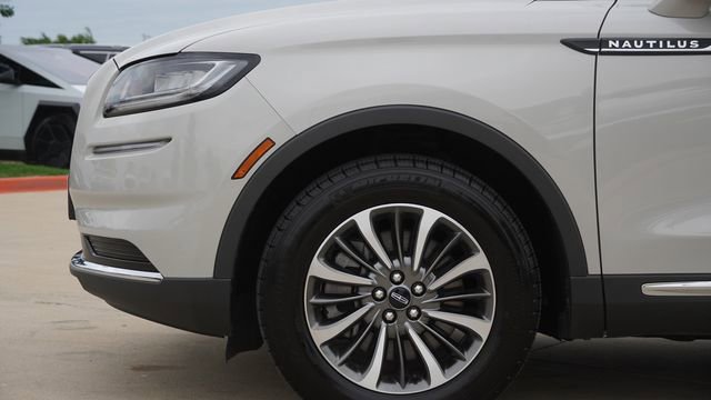 Used 2023 Lincoln Nautilus FWD w/ Premium Package image 5