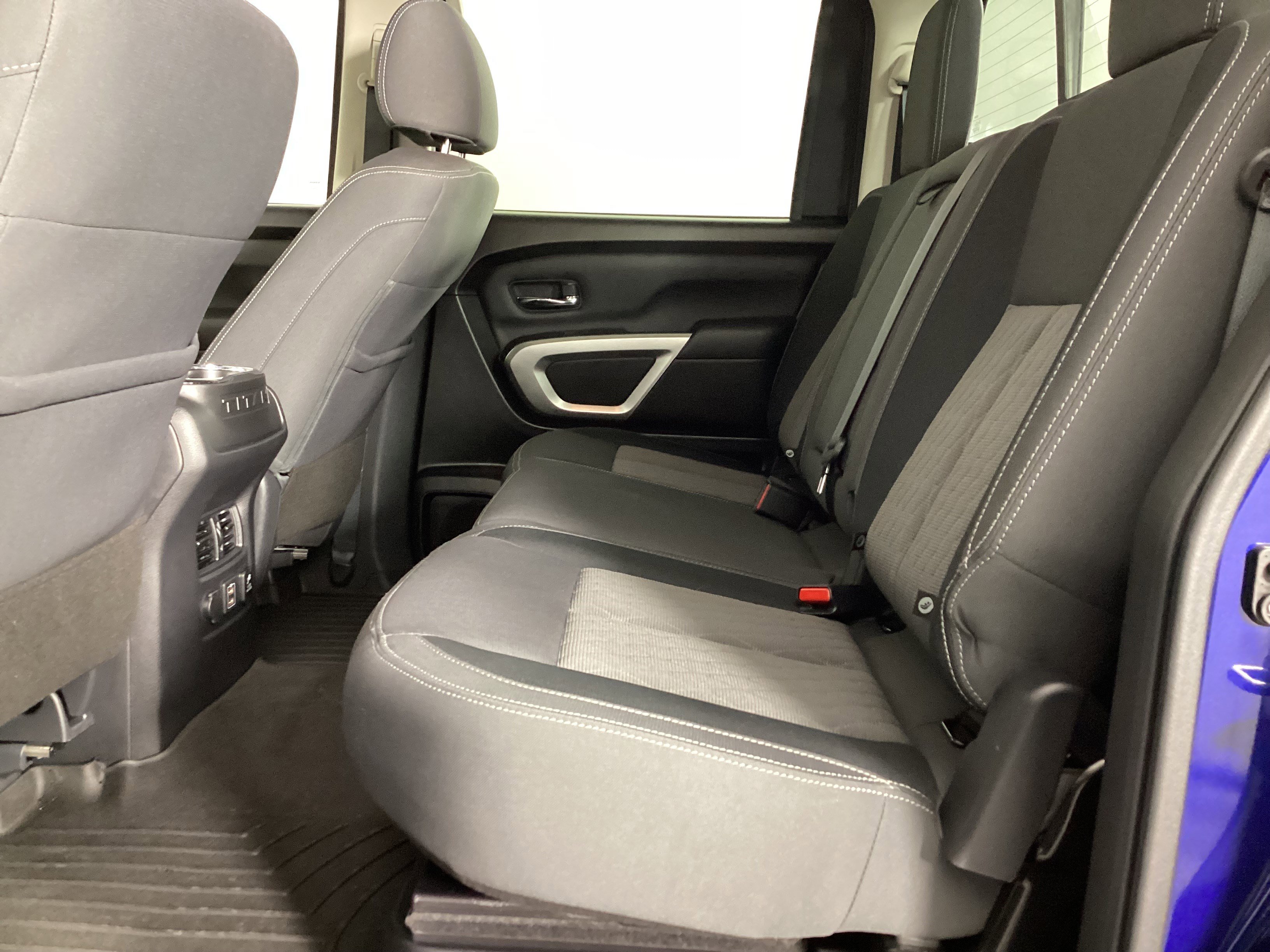 Used 2024 Nissan Titan SV w/ SV Convenience Package image 31