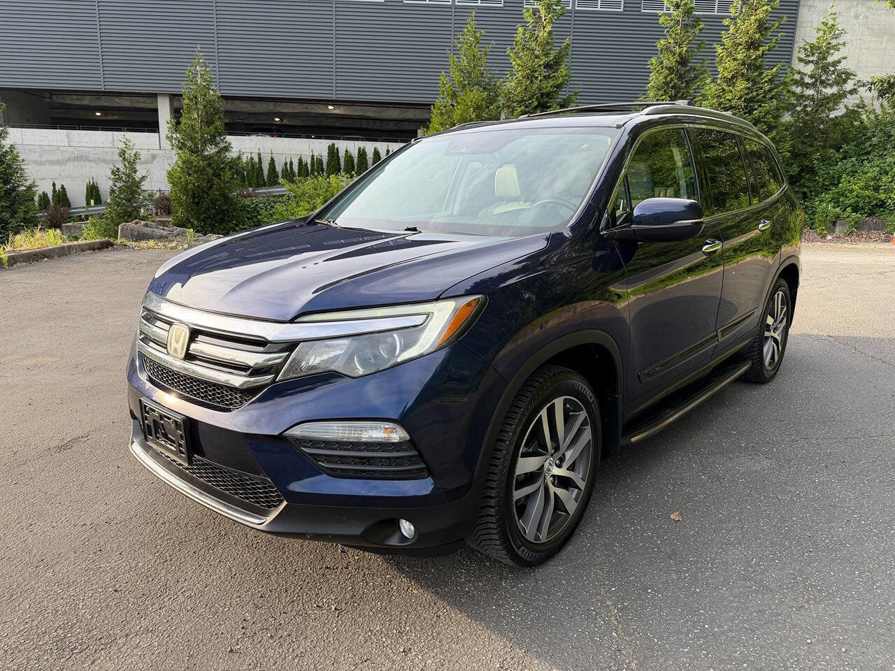 Used 2016 Honda Pilot Elite image 3