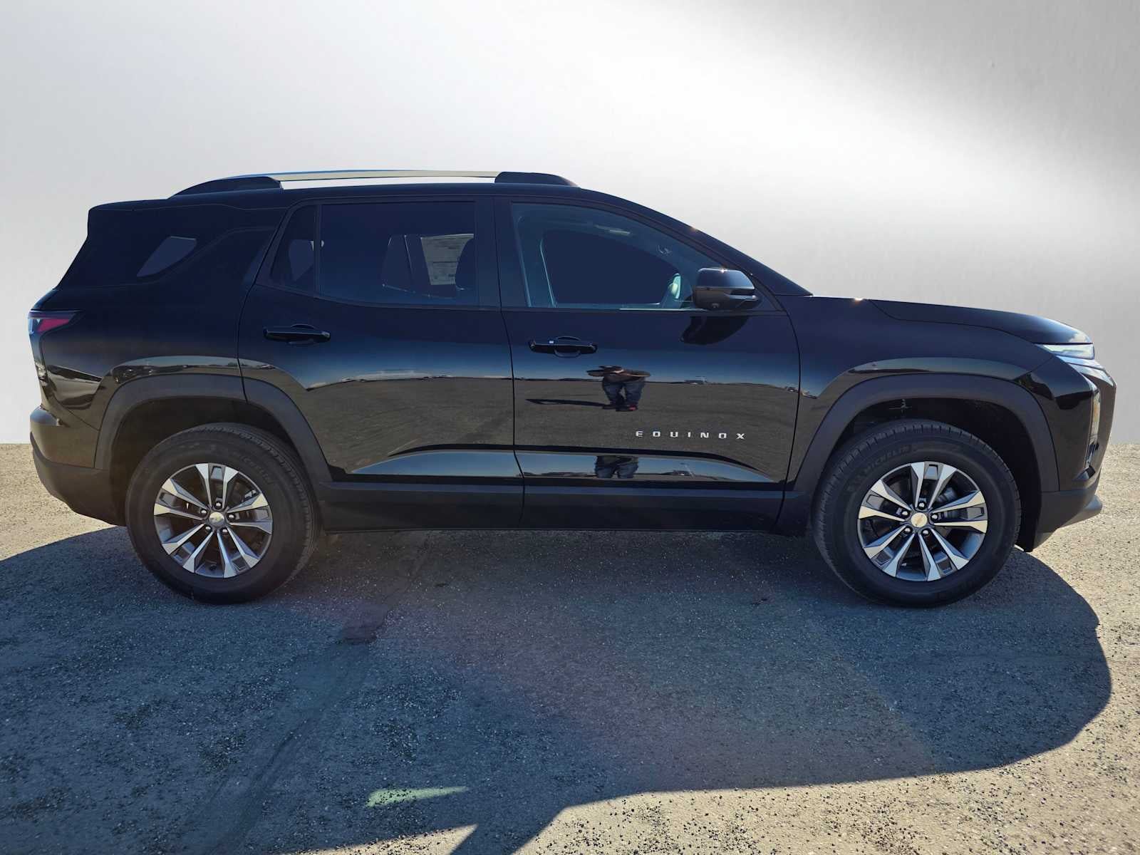New 2026 Chevrolet Equinox LT w/ Safety and Technology Package AWD/4WD image 2