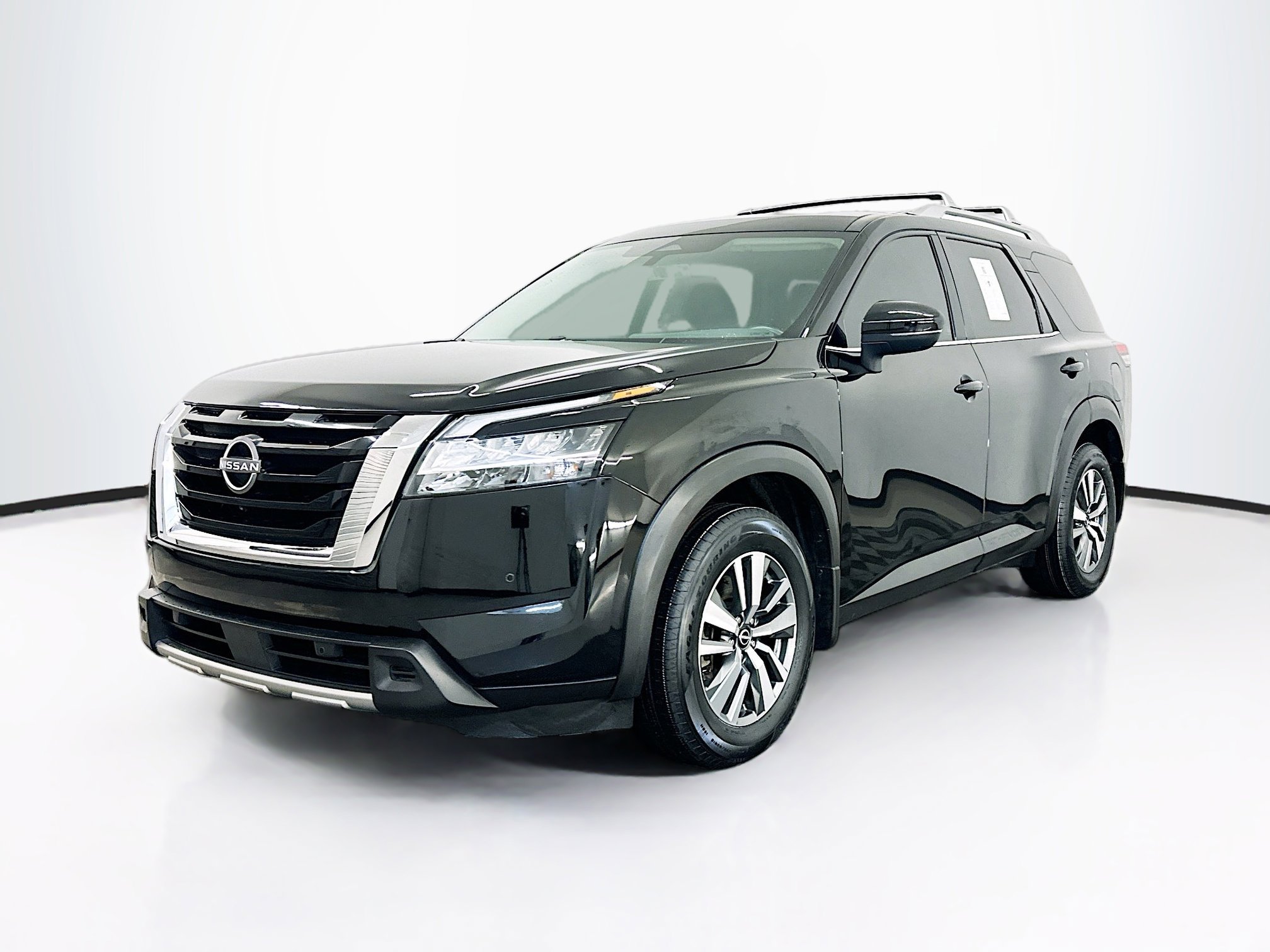 Used 2023 Nissan Pathfinder SL AWD/4WD image 3