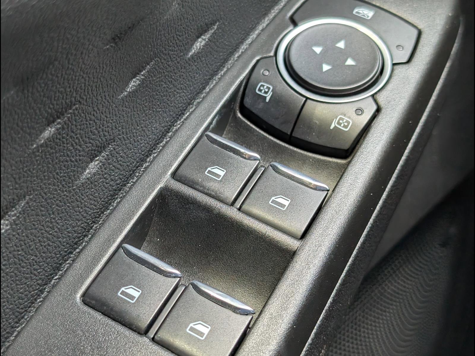 Used 2020 Ford Escape SE image 16
