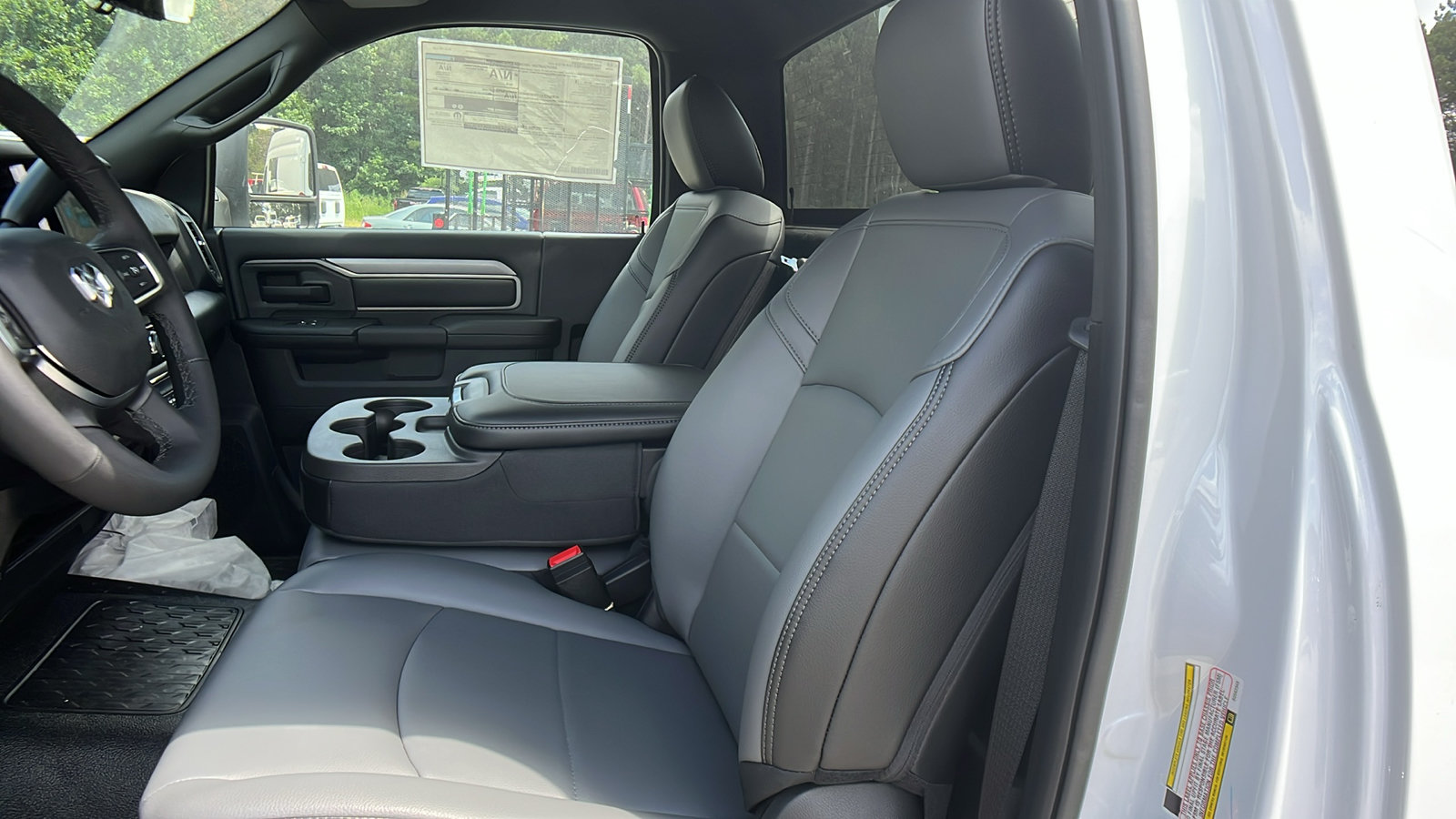 New 2025 RAM 3500 Tradesman AWD/4WD image 16