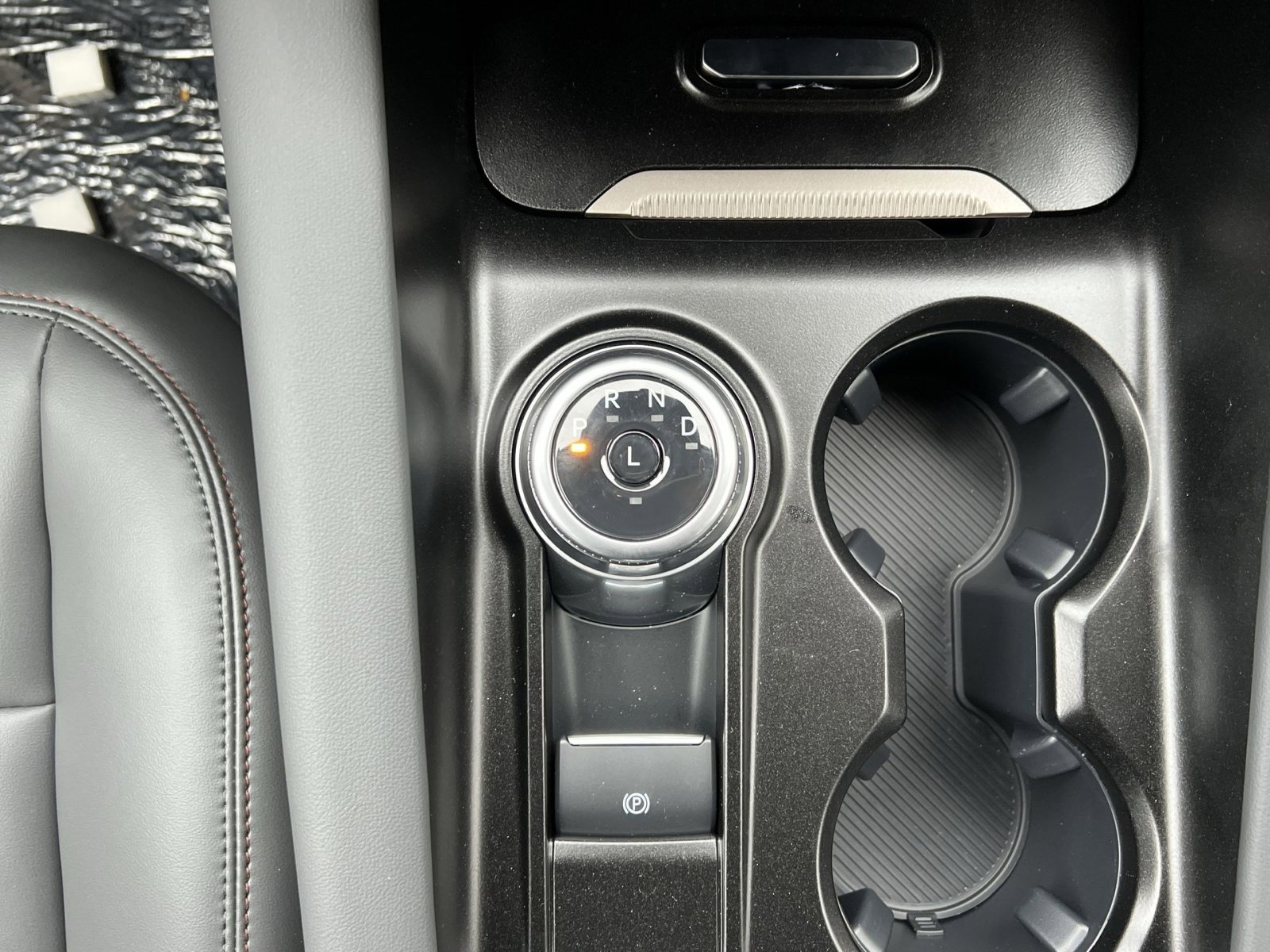 New 2025 Ford Explorer Active w/ Active Comfort Package image 22