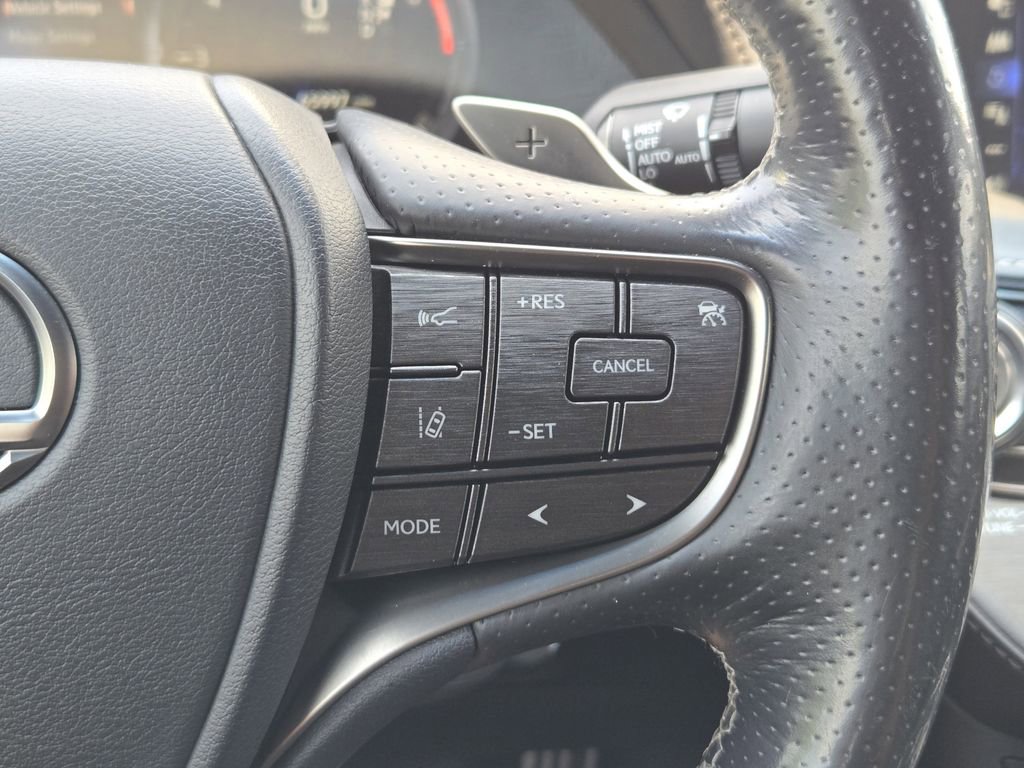 Used 2018 Lexus LS 500 F Sport w/ Accessory Package (Z1) RWD image 30