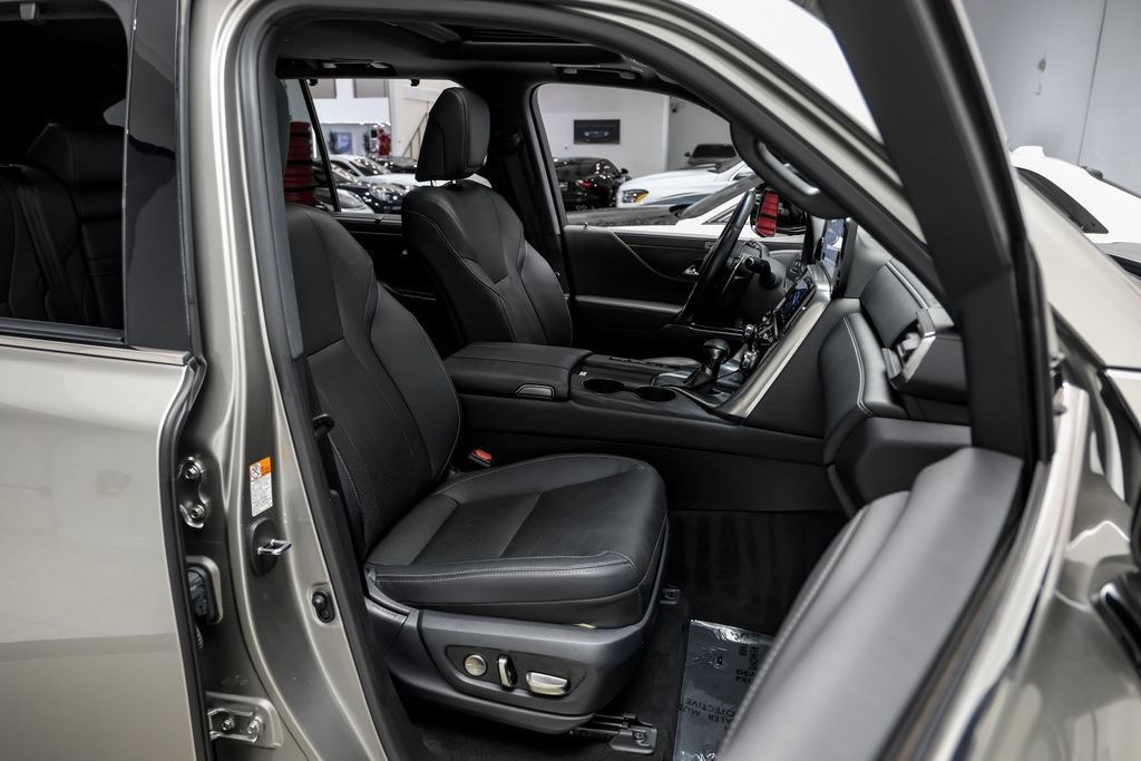 Used 2022 Lexus LX 600 4WD w/ Luxury Package image 39