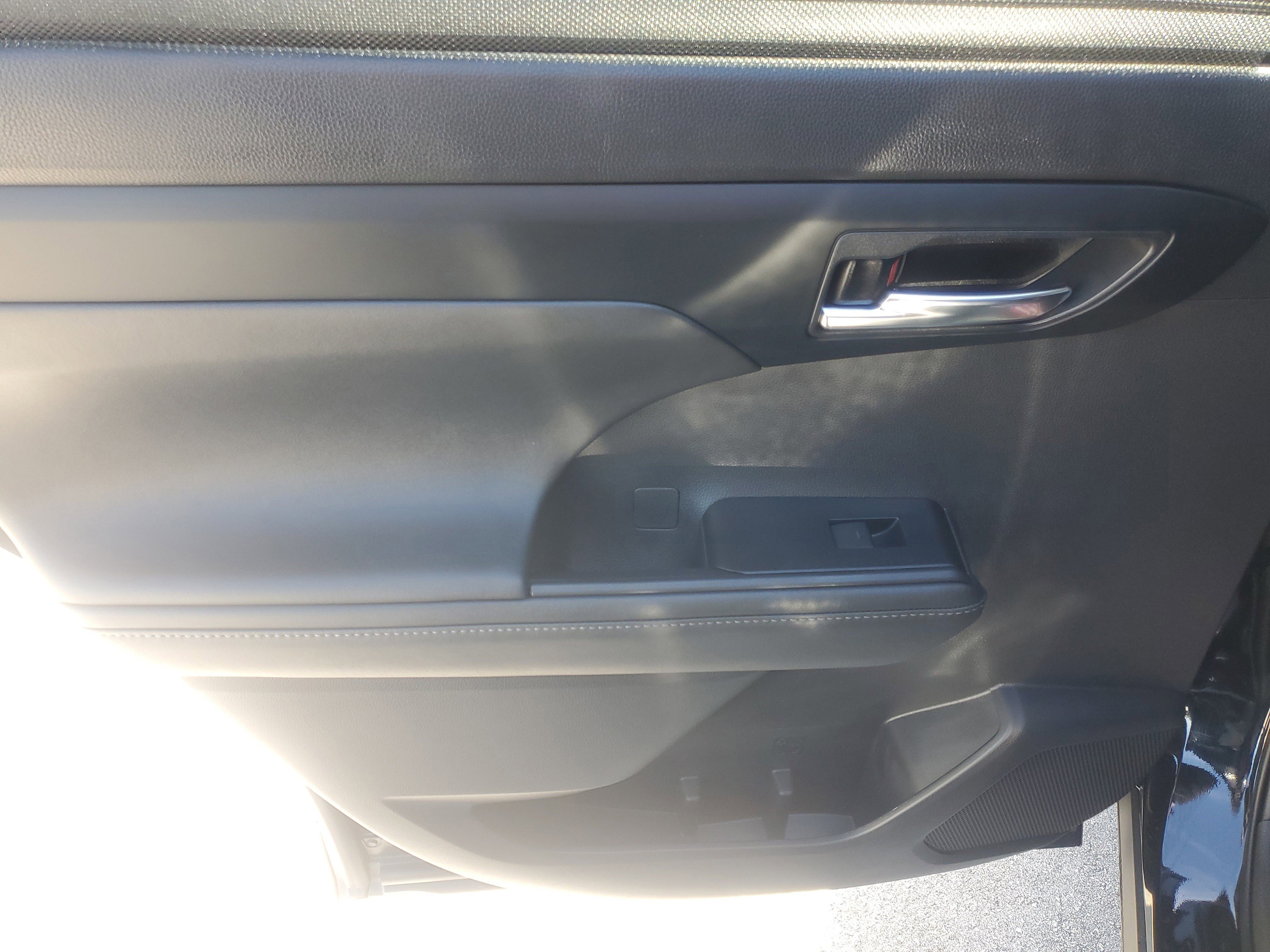 Used 2021 Toyota Highlander XLE image 15