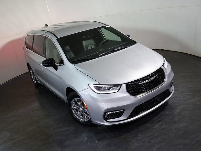 Used 2026 Chrysler Pacifica Select FWD image 8