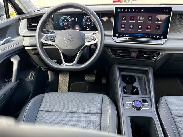 Used 2025 Volkswagen Tiguan SE image 23