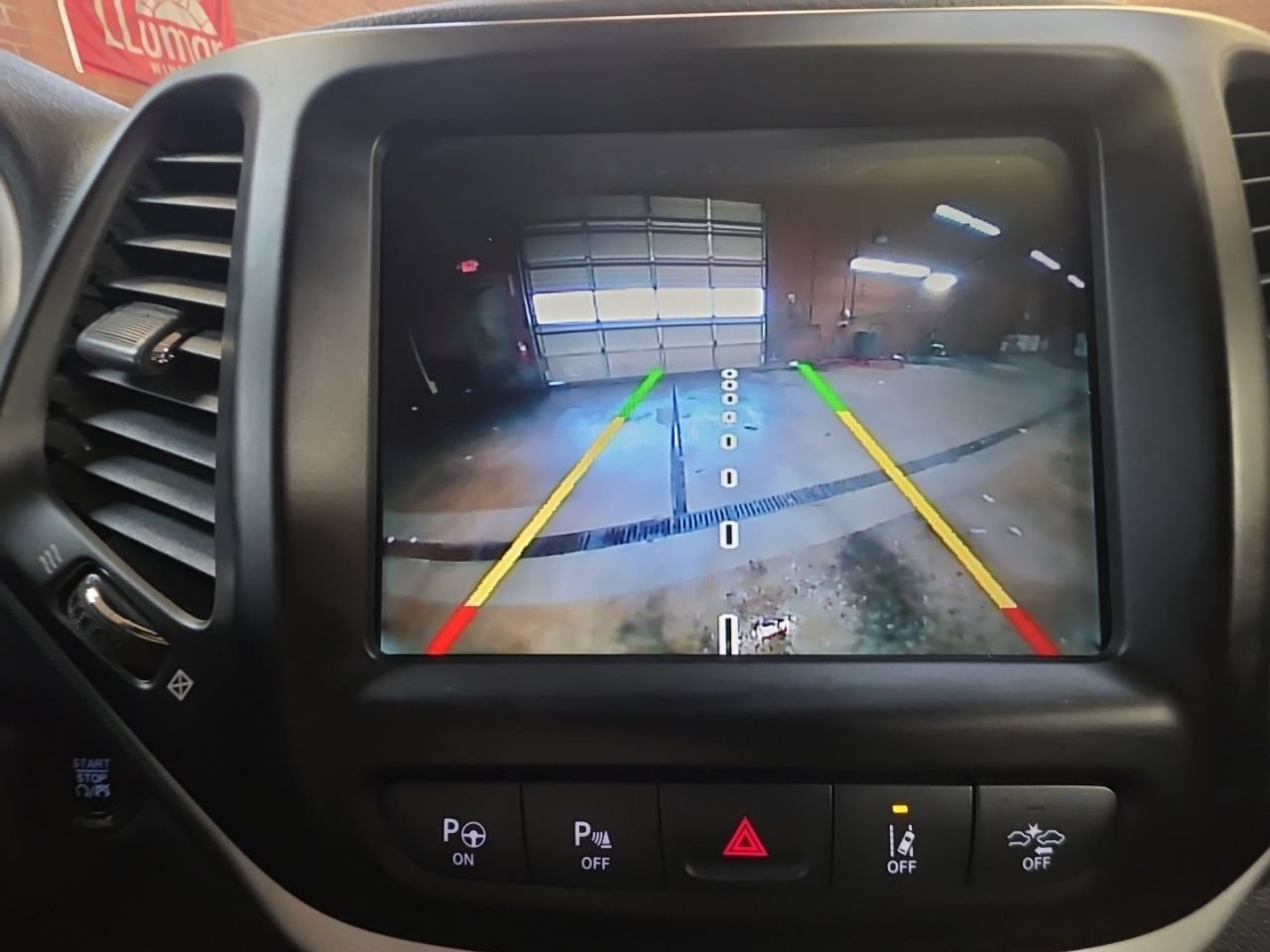 Used 2015 Jeep Cherokee Limited w/ Luxury Group AWD/4WD image 27