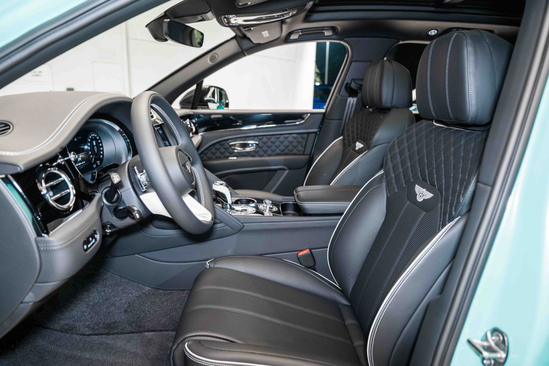 Certified 2024 Bentley Bentayga AWD/4WD image 16