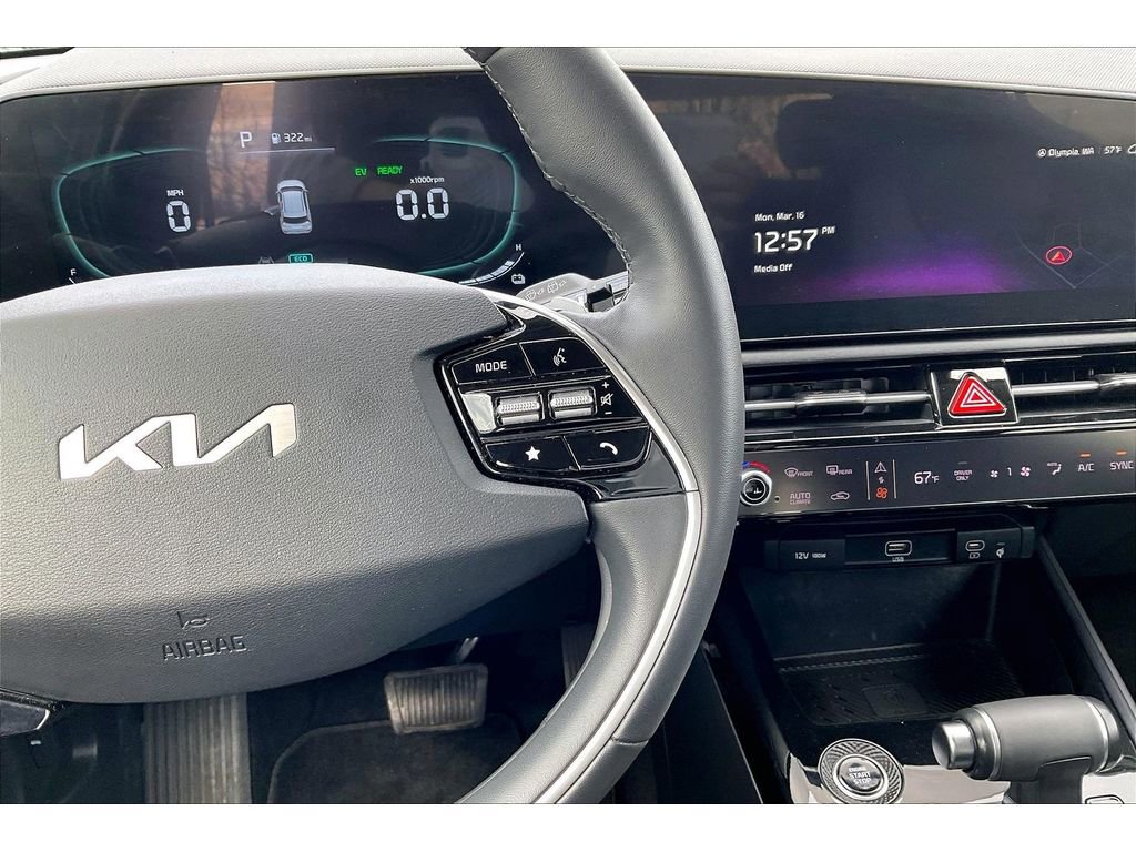 Used 2023 Kia Niro SX image 19