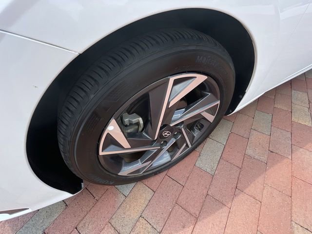Used 2024 Hyundai Elantra Limited FWD image 29