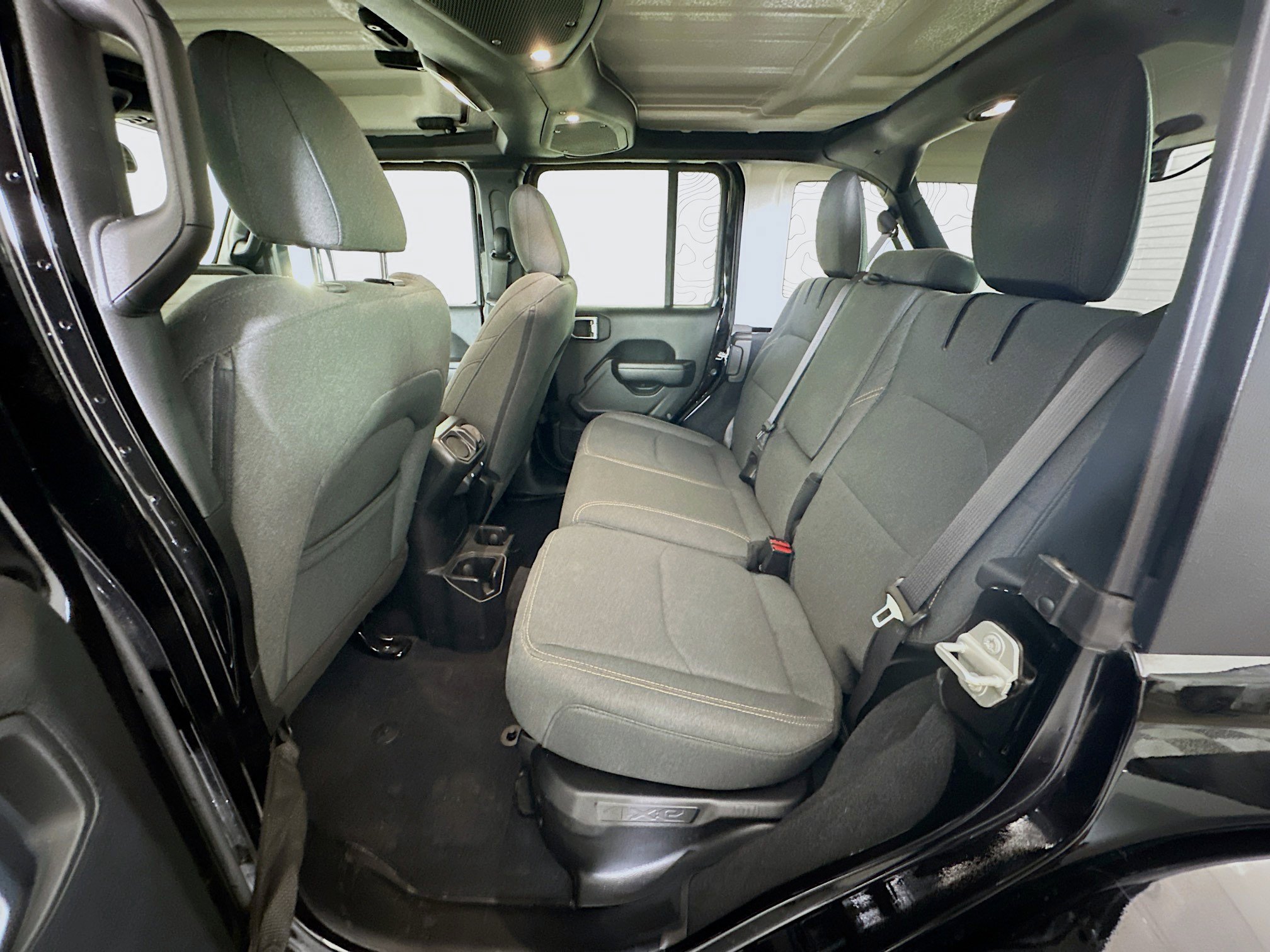 Used 2024 Jeep Wrangler Unlimited AWD/4WD image 28