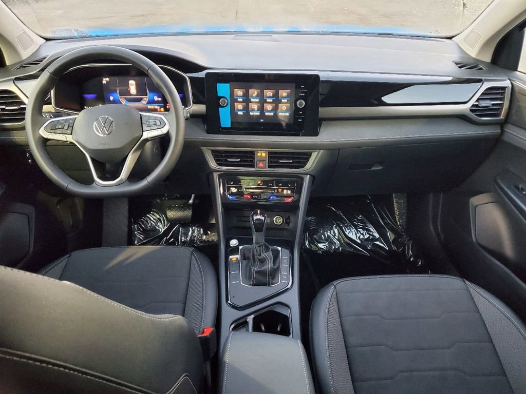 New 2025 Volkswagen Taos SE FWD image 6