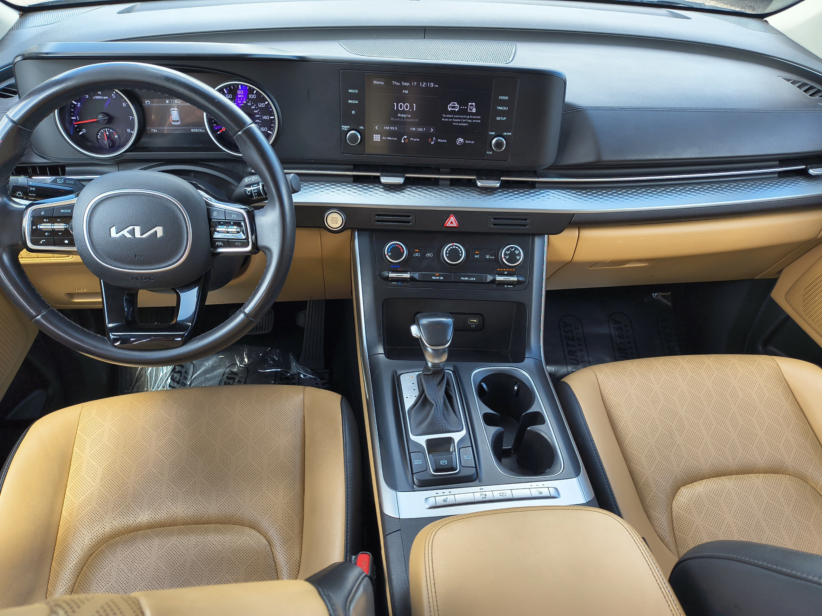 Used 2023 Kia Carnival LX FWD image 10