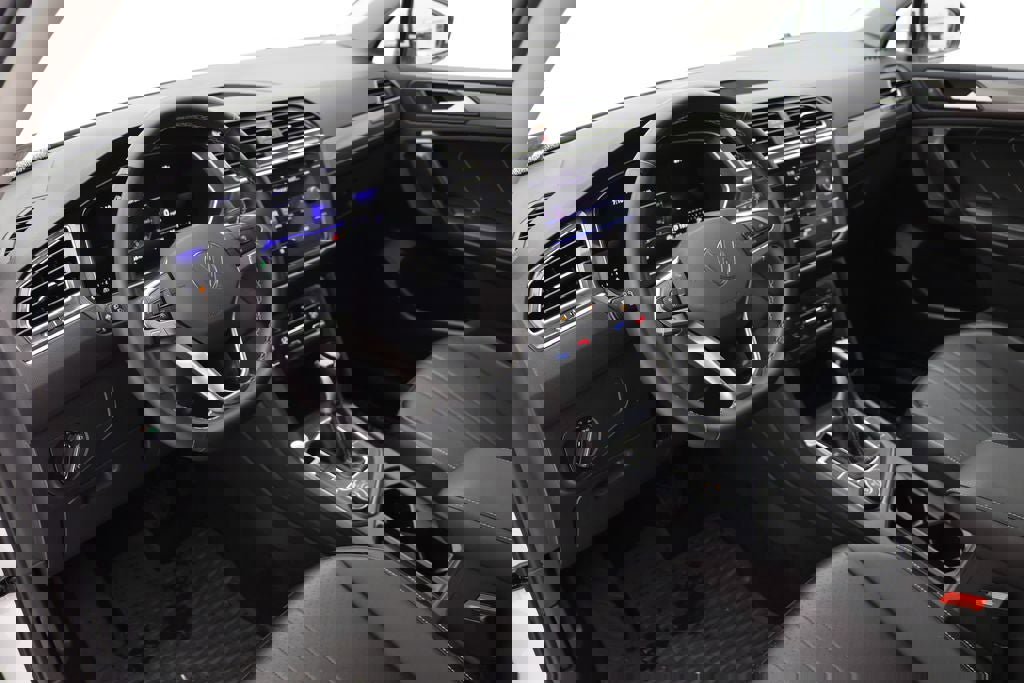 Used 2024 Volkswagen Tiguan Wolfsburg Edition image 14