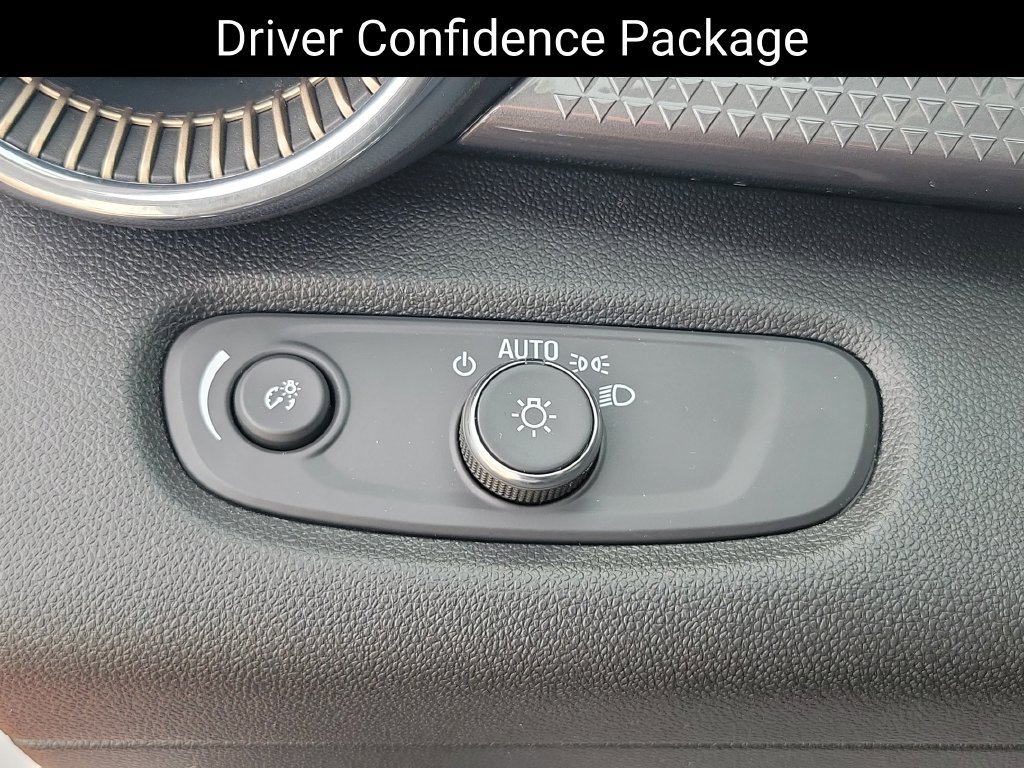 Used 2025 Chevrolet Trax ACTIV w/ Sunroof Package FWD image 12