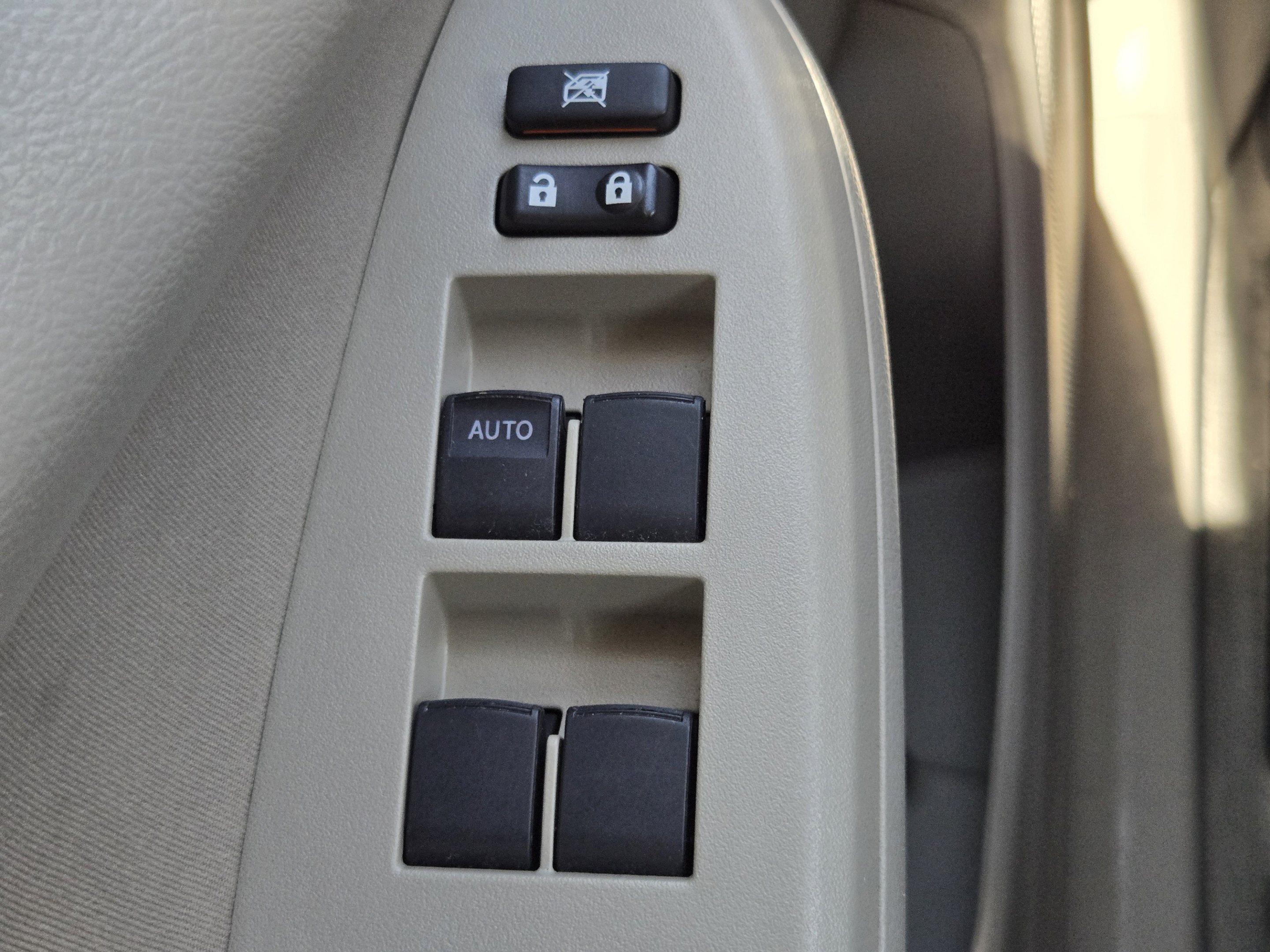 Used 2013 Toyota Corolla L FWD image 21