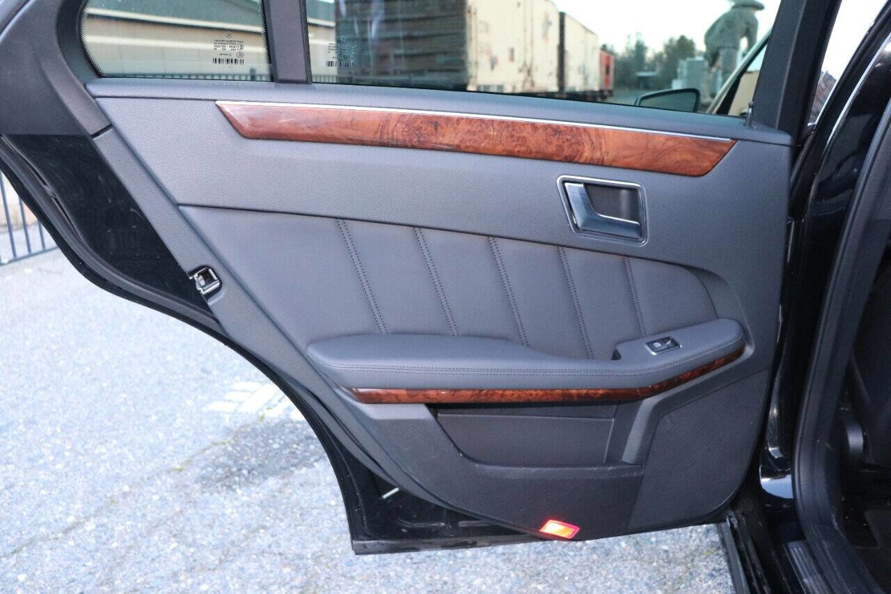 Used 2013 Mercedes-Benz E 350 Sedan image 53