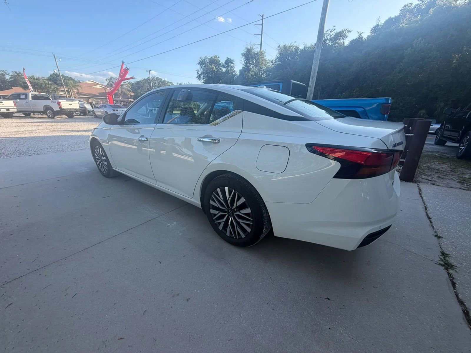 Used 2025 Nissan Altima 2.5 SV FWD image 5