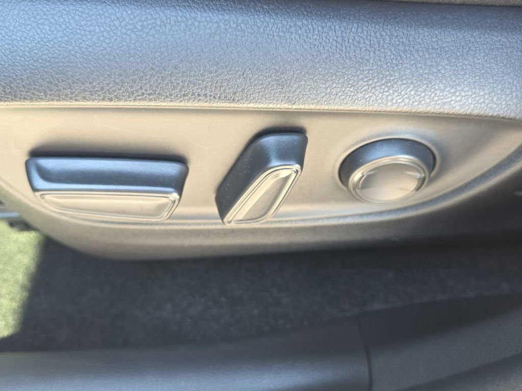 Used 2023 Toyota RAV4 SE image 25