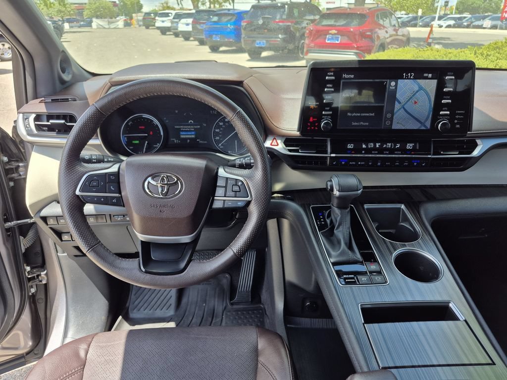 Used 2023 Toyota Sienna Platinum AWD/4WD image 11