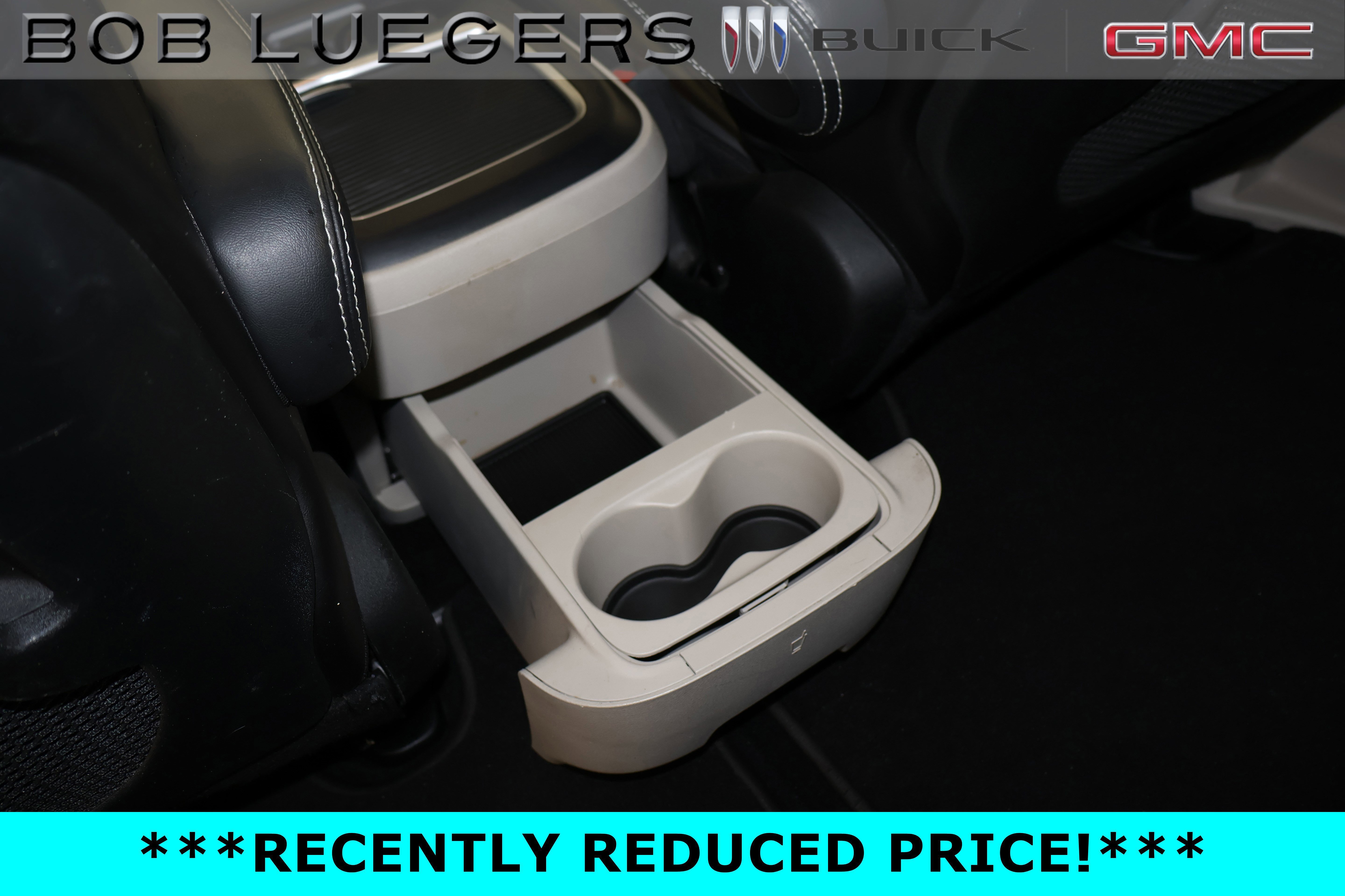 Used 2023 Chrysler Pacifica Touring-L FWD image 11